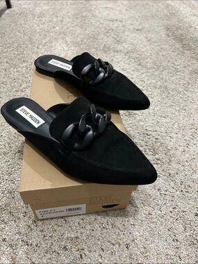 Steve Madden Black Pointed Mule with Chain Accent